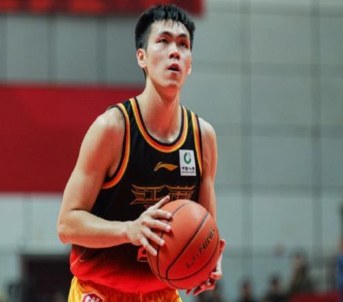 CBA狂歡夜！國(guó)產(chǎn)新秀后衛(wèi)爆發(fā)：34分新高！最新排名：前冠軍墊底