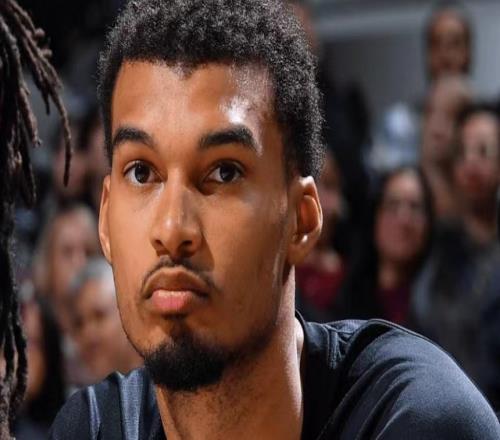 楊瀚森2+2+1+2帽填滿(mǎn)數據欄：兩次大帽榜眼成亮點(diǎn)展現全能性