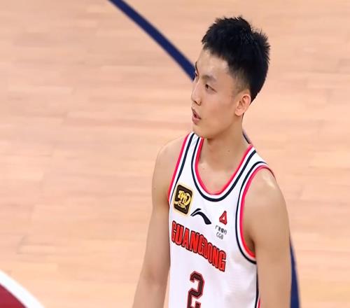 沒有“白矮”也能贏！廣東隊(duì)殘陣打爆男籃克星，徐杰慘遭傷病困擾