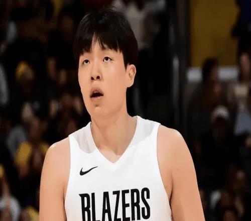 楊瀚森3分4板采訪(fǎng)！主帥+克林根多方面稱(chēng)贊，楊瀚森談DNP很淡定