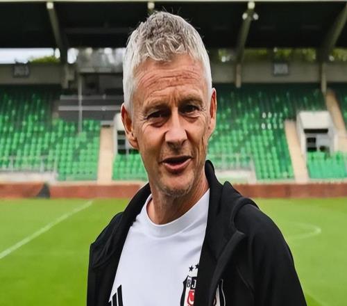 曼聯(lián)尋找救火教練阿莫林替代者最熱門人選浮現(xiàn)兩優(yōu)勢無人能及