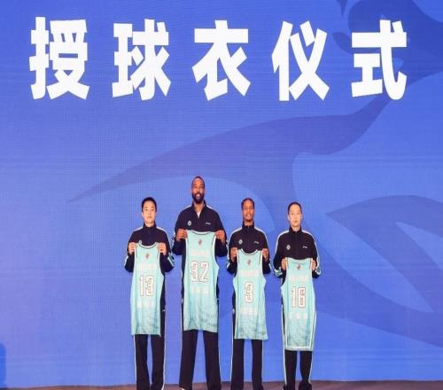 青島男籃舉行新賽季出征儀式