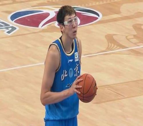 北京男籃賽季首敗，趙睿22+9孤掌難鳴，3外援全啞火替補缺得分手