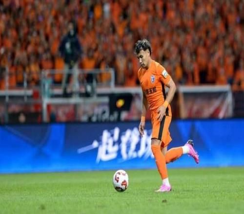 鮑亞雄隨玉昆訓(xùn)練換回馬鎮(zhèn)遼寧后腰+飛翼升級李金羽換打法