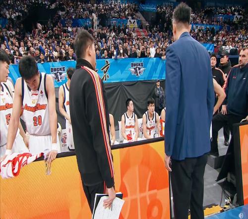 徐杰重傷！廣東31分慘?。BA冠軍預(yù)演：杜鋒郁悶，曾凡博驚艷1戰(zhàn)