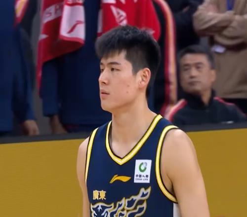 陳家政、約克踩線了嗎CBA裁判專家：業(yè)余的裁判，業(yè)余的聯(lián)賽