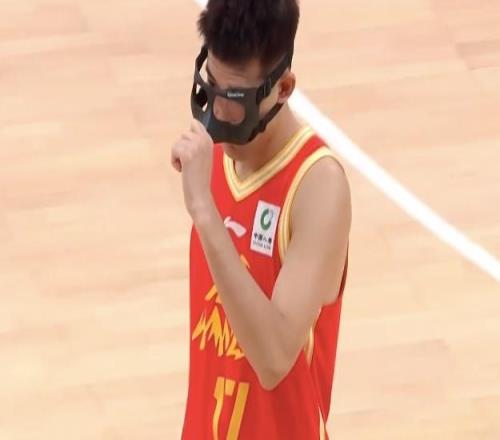 單節僅7分！北京無(wú)緣復仇衛冕冠軍：周琦15+19盡力，孫銘徽11助