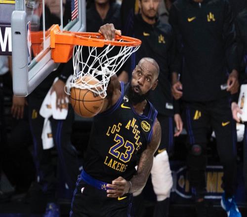 詹姆是怎樣的領(lǐng)袖艾頓：詹姆斯始終耐心！他一開口就讓人傾聽！