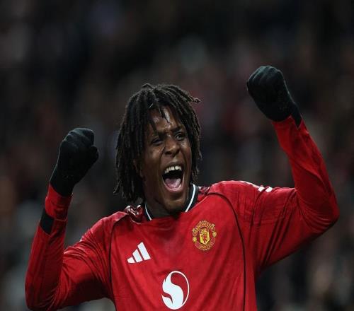 對陣紐卡凌空抽射破門(mén)，多古攻入曼聯(lián)生涯首球