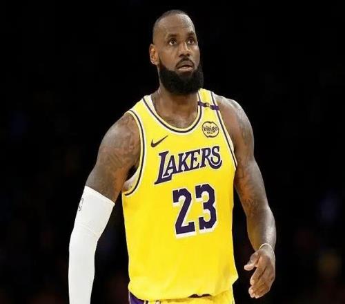 NBA今日里程碑！字母哥超越天勾，威少超越大O，老詹創(chuàng  )造歷史