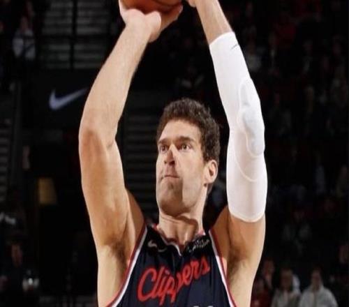 37歲單場(chǎng)9記三分，洛佩茲成詹姆斯、庫(kù)里后NBA歷史第三人