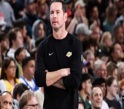 湖人防守終于醒了！避免東契奇被點(diǎn)，聯(lián)防展現(xiàn)輪轉(zhuǎn)速度+護(hù)框！