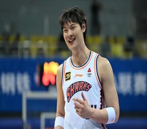遼籃慘敗上海，張鎮(zhèn)麟手刃舊主一數(shù)據(jù)全隊最高，楊鳴變得安靜了