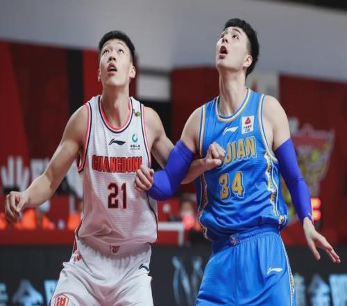 曝廣東宏遠(yuǎn)鋒線大將賽季報(bào)銷！僅打了一場(chǎng)比賽，本以為能兌現(xiàn)天賦