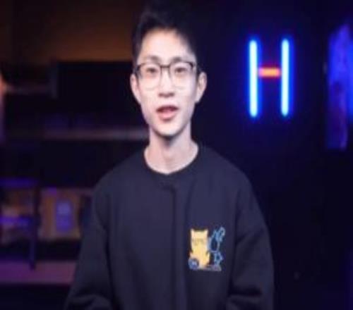 還是網(wǎng)紅賺錢何同學(xué)廣告定制視頻商業(yè)報(bào)價(jià)77萬植入視頻44萬