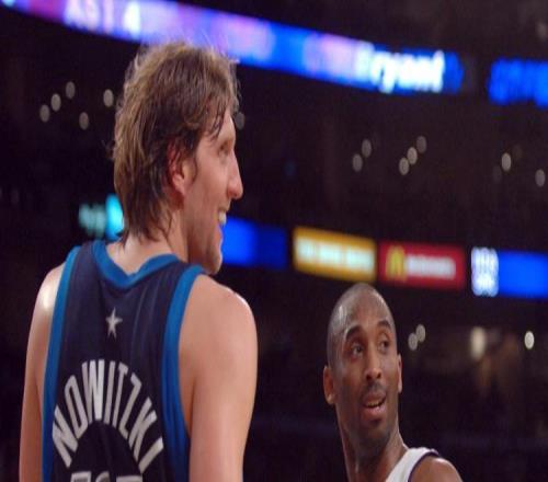 諾維茨基也干了！諾維茨基：我要跟科比擁抱！結果被他肘擊！