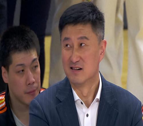 丟人！拿600萬得3分，險(xiǎn)些輸球，粵蜜：把你時(shí)間給家政早收割比賽