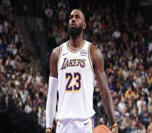 曝詹姆斯尚未決定本賽季結(jié)束后是否退役將保持出勤視為職業(yè)原則