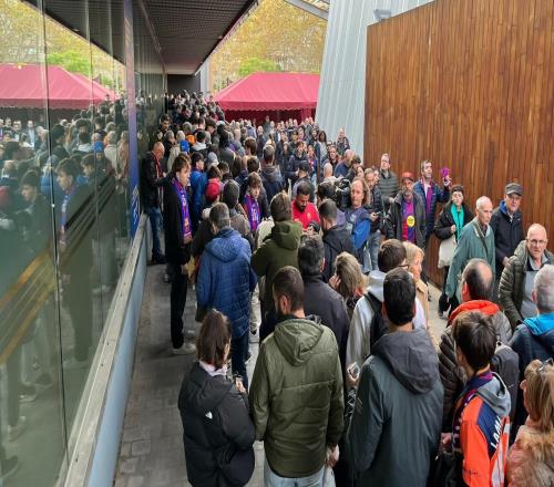 世體：因巴薩官方APP問題，約2000人無法下載門票進(jìn)入球場