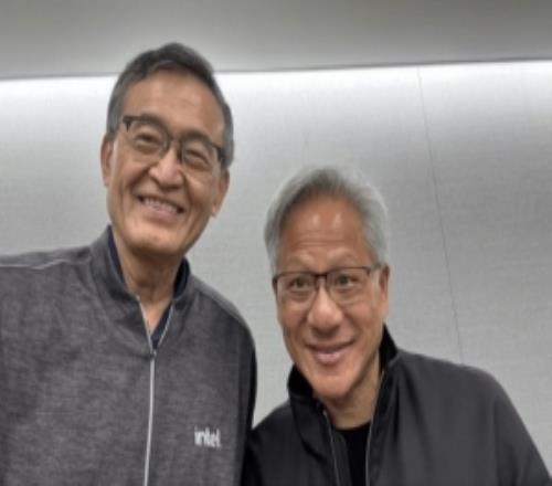 英特爾CEO回應英偉達入股感謝好哥們黃仁勛！