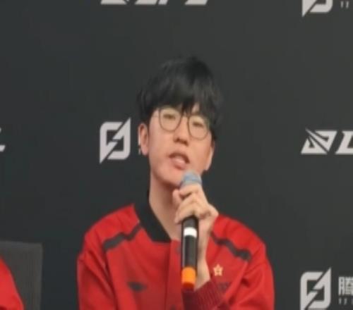 Jiejie賽后采訪：落敗后是有一點(diǎn)遺憾今天沒(méi)有表現(xiàn)很好很對(duì)不起