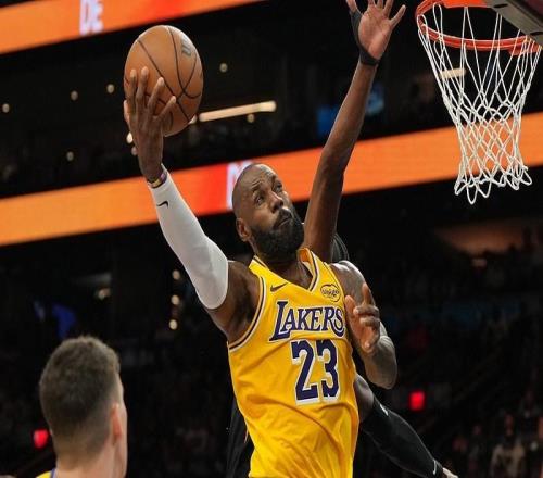 詹姆斯23+6湖人不敵太陽遭遇2連敗