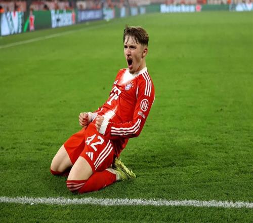 31！1.3億天王送助攻，17歲超新星創(chuàng  )歷史，拜仁豪取主場(chǎng)9連勝