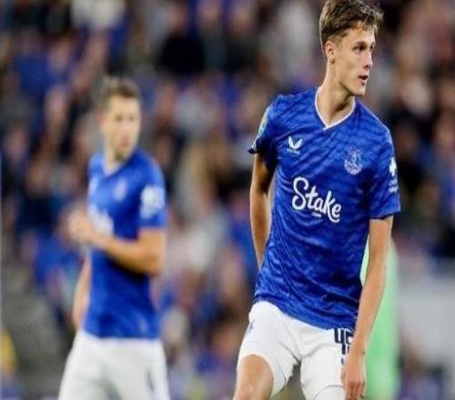 官方：埃弗頓召回外租至普雷斯頓的18歲中場阿姆斯特朗