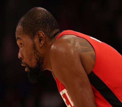 賽季首個(gè)背靠背勝利，KD鏖戰(zhàn)40分鐘掄冒煙了，賽后表態(tài)年輕球員