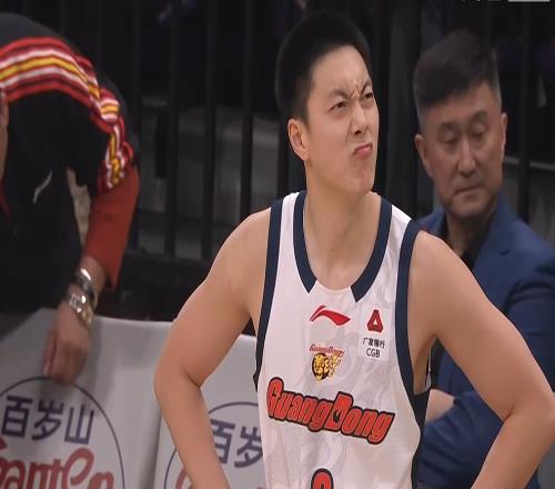 3外轟71廣東30分大勝遼寧！5人滿分徐胡躺贏，杜鋒讓楊鳴顏面盡失