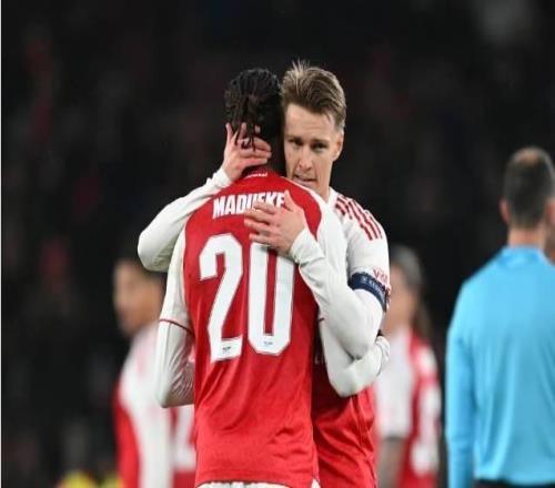 晚旗報：養(yǎng)傷期間，馬杜埃凱和厄德高建立了深厚的友誼