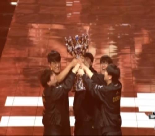 解說天舒：六冠王！三連冠！傳奇還在延續(xù)！BDD真是悲情英雄啊