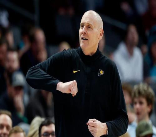 那個會開飛機(jī)的音樂家，終于成為NBA千勝教頭