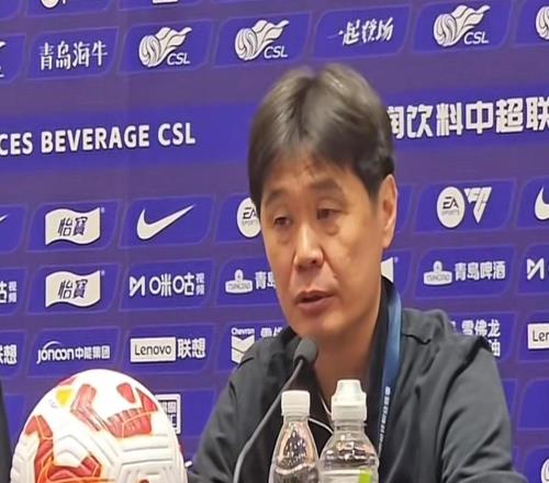 李霄鵬：希望球隊(duì)能發(fā)揮出應(yīng)有水平，明天奉獻(xiàn)一場(chǎng)精彩的比賽