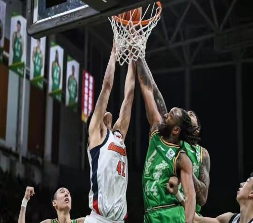 遼寧慘敗廣東，揪出最大混子，楊鳴氣得直跺腳，杜鋒偷著笑