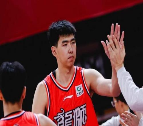 10投狂砍24分14板！廣東男籃棄將打成本土第一中鋒，感謝杜鋒成全