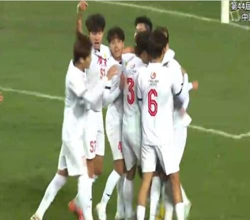 省港杯戲劇8分鐘！廣東隊(duì)連追2球，姜至鵬世界波，陳偉染紅