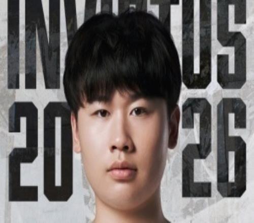 iG：打野選手閆揚(yáng)威IDWei完成續(xù)約，新賽季將繼續(xù)以iG之名征戰(zhàn)