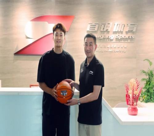 官方：中國男籃隊長趙睿加盟北京首鋼，將身披24號戰(zhàn)袍