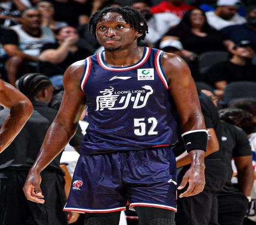 正式加盟！整整2年半啊，NBA榜眼，剛來(lái)中國打球就重返NBA，恭喜