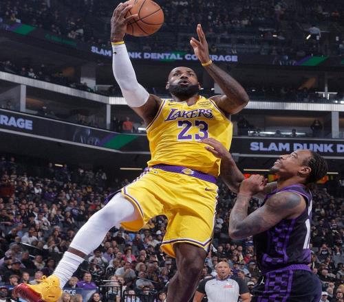 東契奇42+7+8！湖人12分不敵國王，看數(shù)據(jù)：他是頭號罪人！