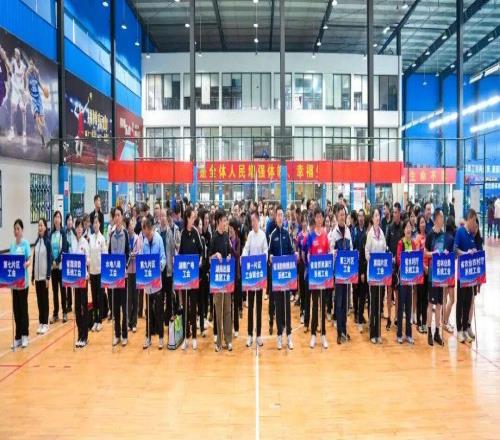 乒乓球賽，省委書(shū)記與干部職工同場(chǎng)競技