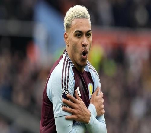 名場(chǎng)面！曼聯(lián)誕生新隊(duì)長(zhǎng)，埃梅里不滿羅杰斯，公開流露冠軍野心