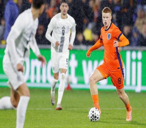 7000萬(wàn)不夠！利物浦報價(jià)遭拒，19歲荷蘭天才成皇馬利物浦必爭目標