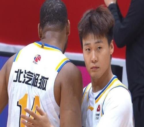 北京CBA潛力賽惜敗江蘇引熱議！媒體人吐槽北京首發(fā)平均年齡31歲