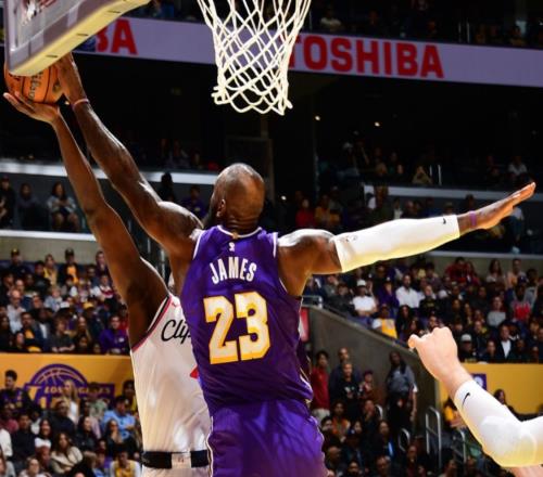 湖人本賽季有詹姆斯的比賽，勝率百分百！