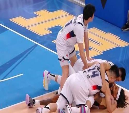 魯媒名記忍不了，連發(fā)5條動態(tài)，盛贊山東絕殺強敵，直接點名3個人