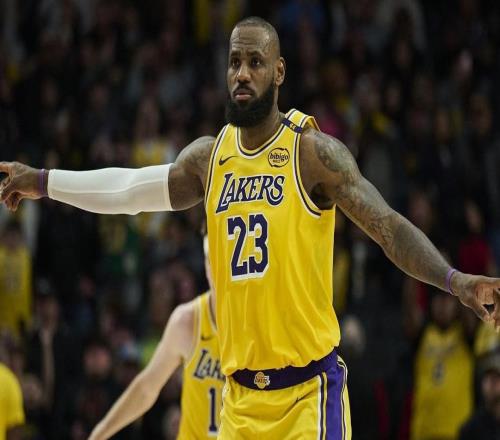 有些糾結(jié)Shams：詹姆斯還沒想好賽季結(jié)束后是退役還是換隊(duì)