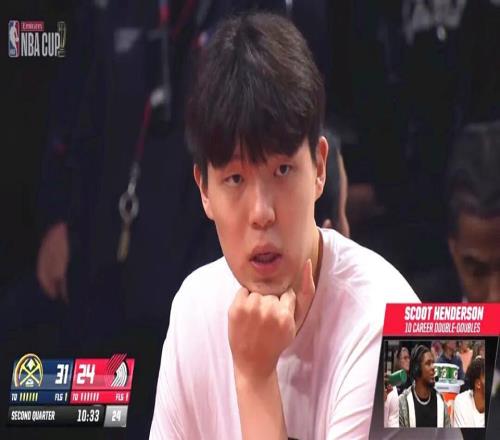 楊瀚森未獲得上場(chǎng)機(jī)會(huì)，中國(guó)球迷焦慮了！其實(shí)這并不是壞事