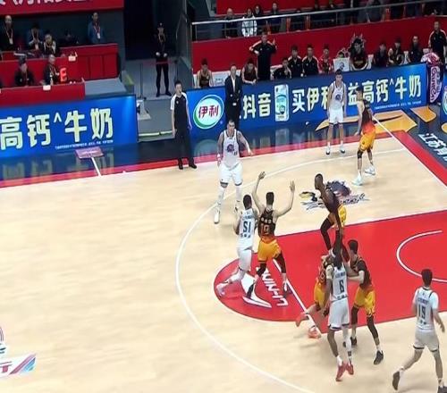 全場(chǎng)戰(zhàn)報(bào)山東男籃101：106加時(shí)不敵江蘇，無(wú)緣九連勝